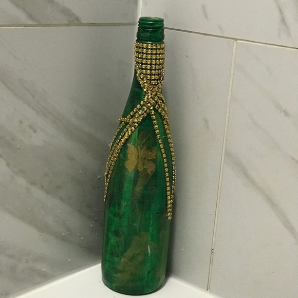 A Cornucopia of Plenty of Upcycled Vases. - Picture 11 of 17